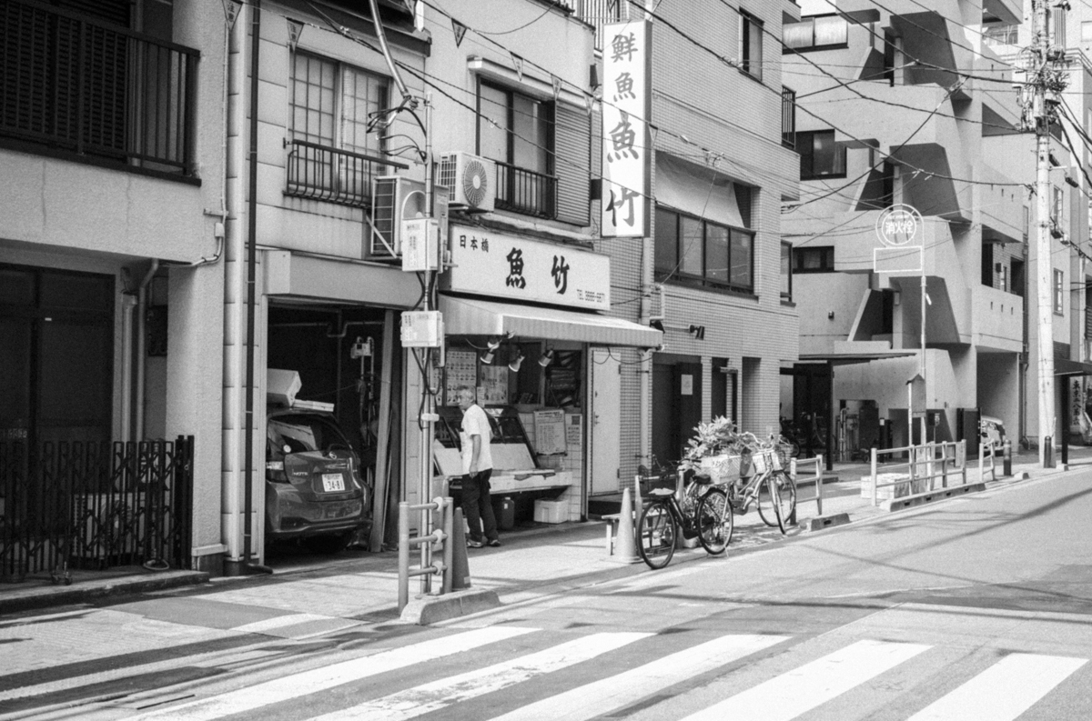 魚屋さん発見｜Leica M10 Monochrom + SUMMILUX-M f1.4/50mm ASPH.