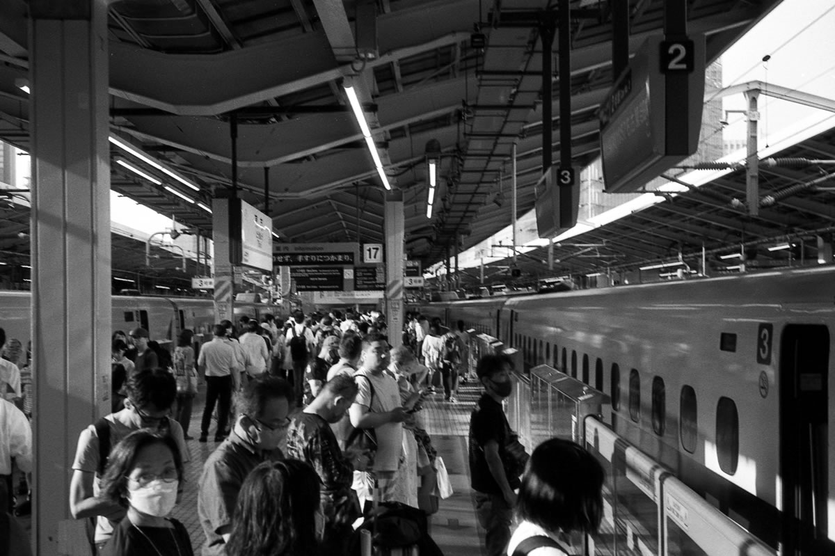 東京駅に到着|Rollei 35S + MARIX 400