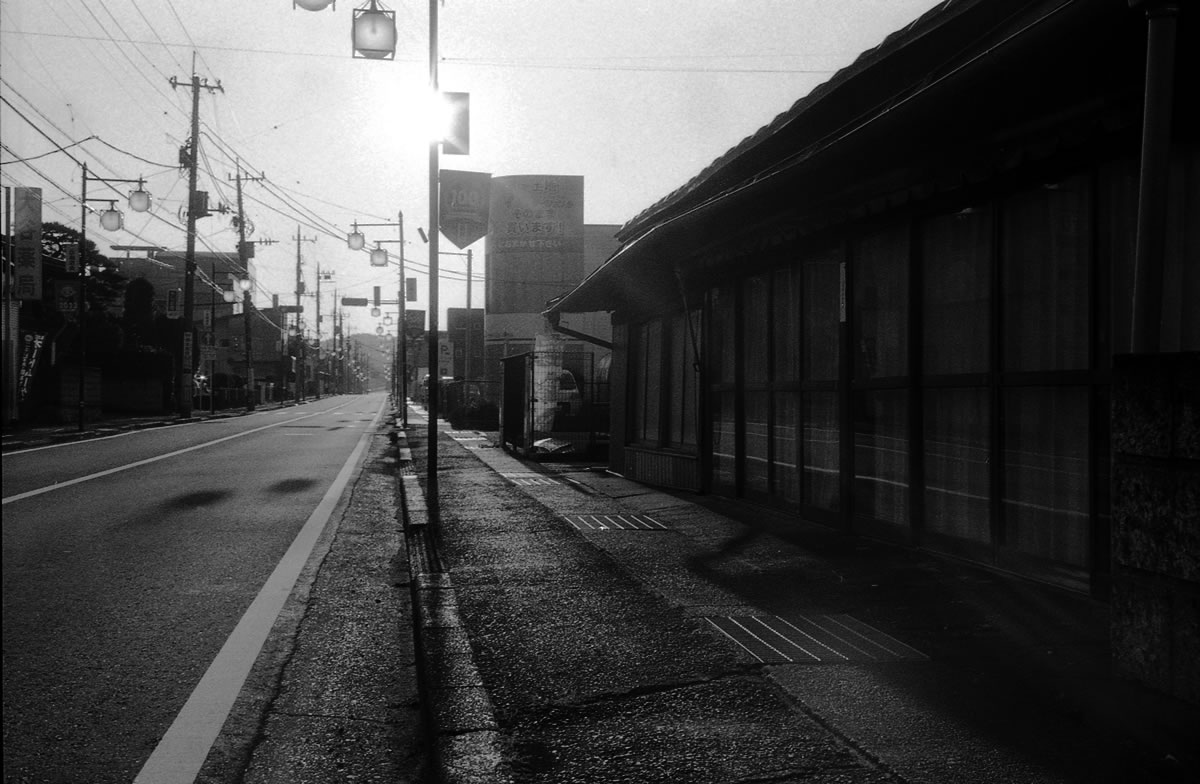 矢板の朝日｜Rollei 35S + MARIX 400