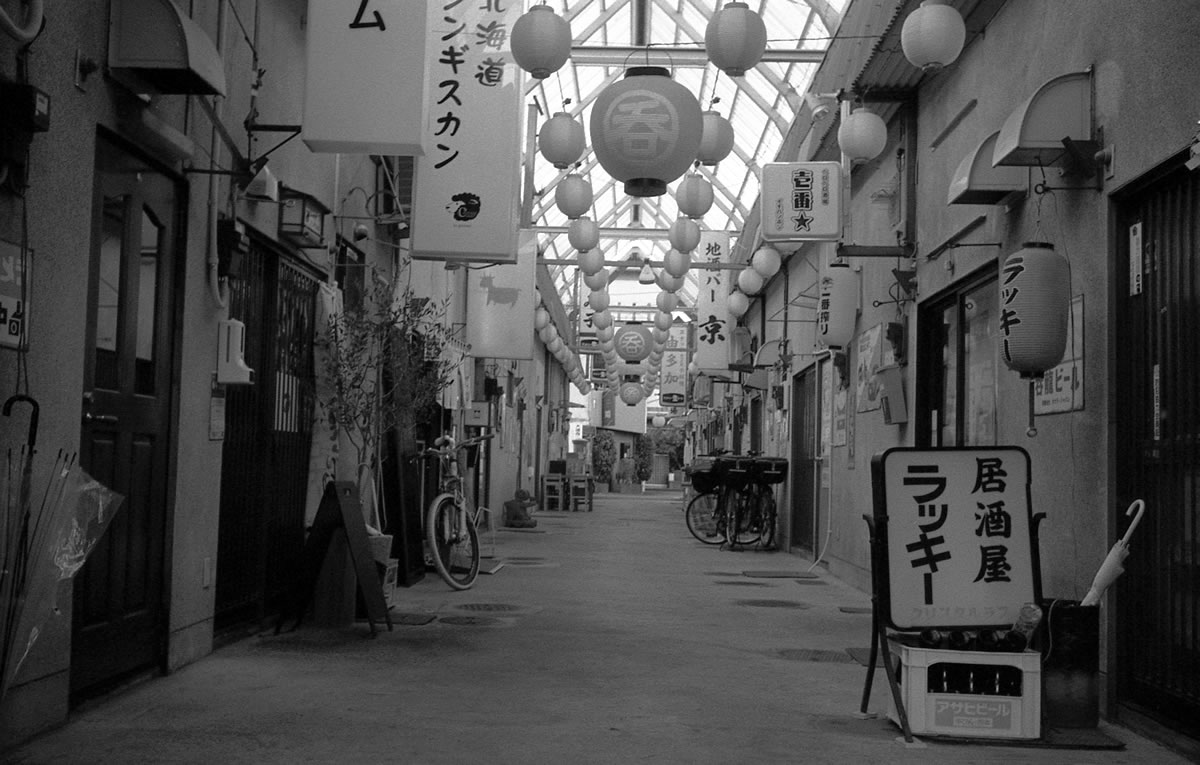 呑竜横丁というらしい｜Leica M3 + Summaron 35mm F3.5 with goggles + Fomapan 400 Action