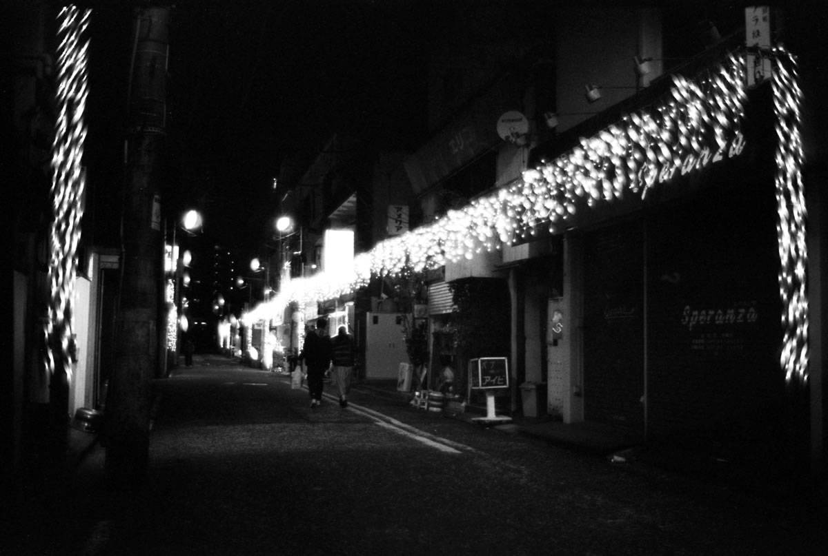 球面ズミルックスの開放ナニコレ酷いｗ｜Leica M5 + Summilux 35mm f1.4 + Marix 400