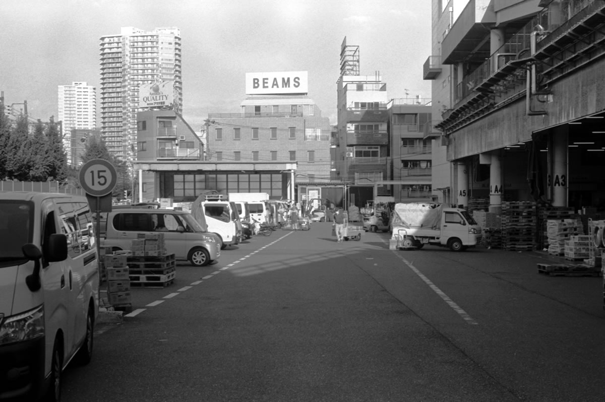 新宿・大久保にはたくさんの顔がありました｜Leica M3 + DR Summicron 1:2/50mm + Marix 400