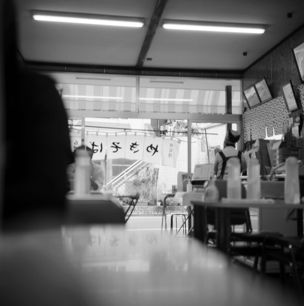 石田屋さんはほぼ満員でした｜ROLLEIFLEX 3.5F + Kentmere 400