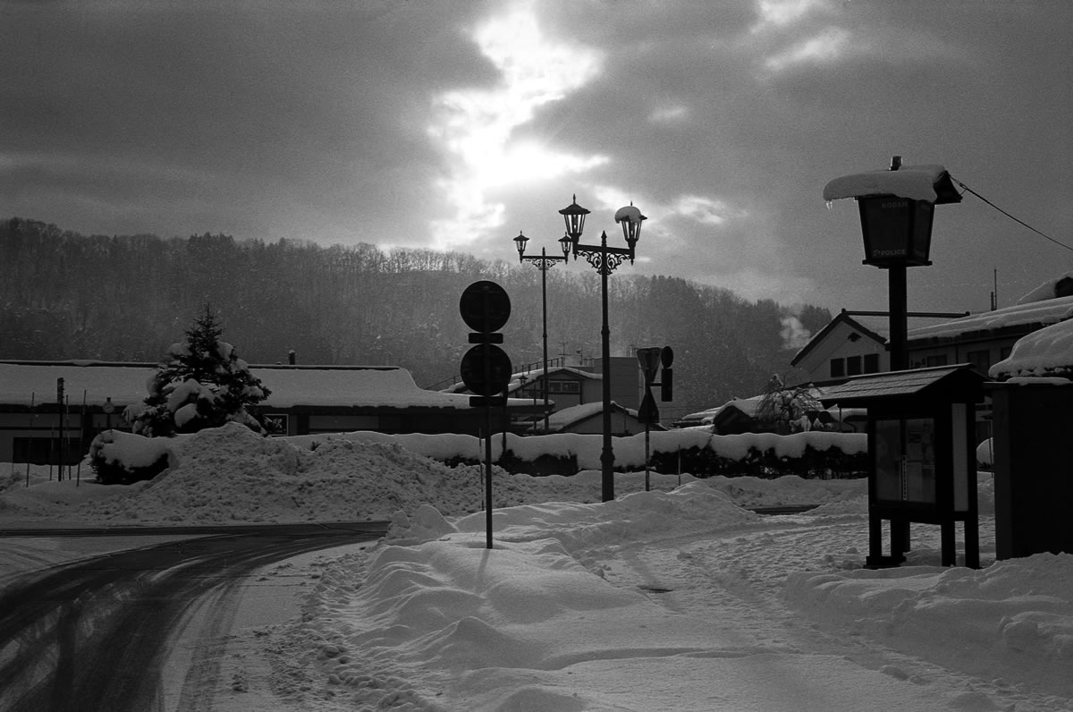 小雪舞う角館の朝｜Leica M5 + SUMMILUX-M f1.4/50mm ASPH. + Marix 400