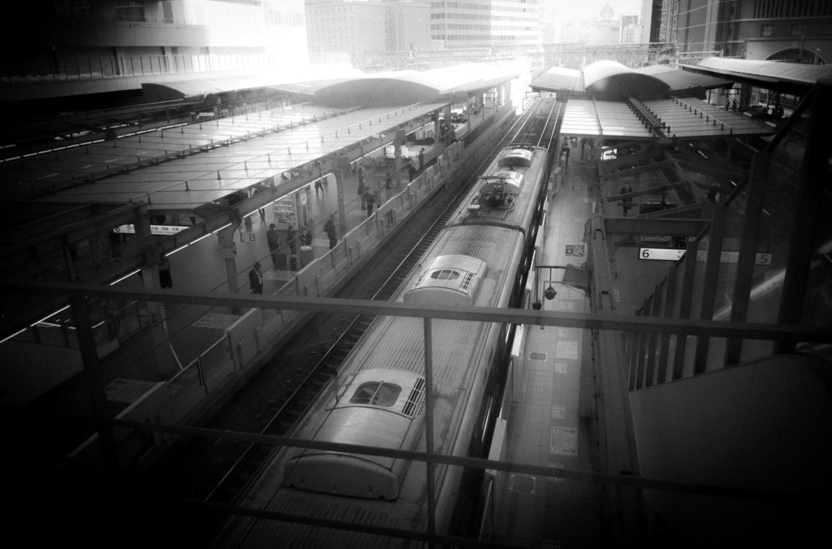 大阪駅｜Leica M10 Monochrom + SUMMARON-M f5.6/28mm