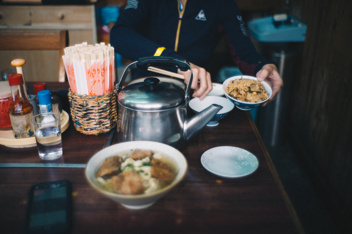 「八重食堂」の沖縄そば｜Leica M10 + Summilux 35mm f1.4