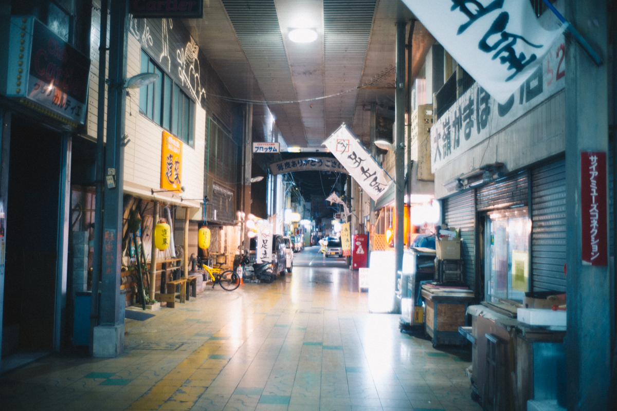 みどり街のアーケードを歩く｜Leica M10 + Summilux 35mm f1.4