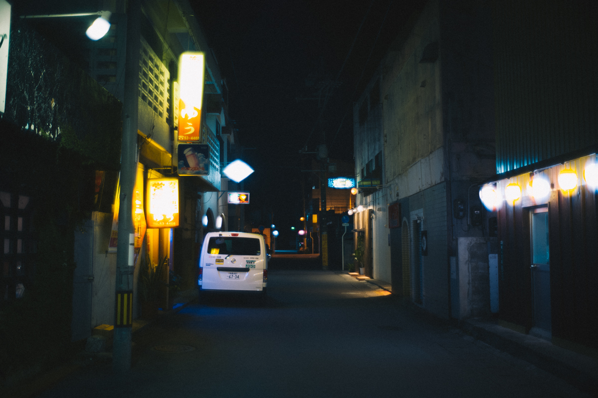 名護の夜の街を歩く｜Leica M10 + Summilux 35mm f1.4