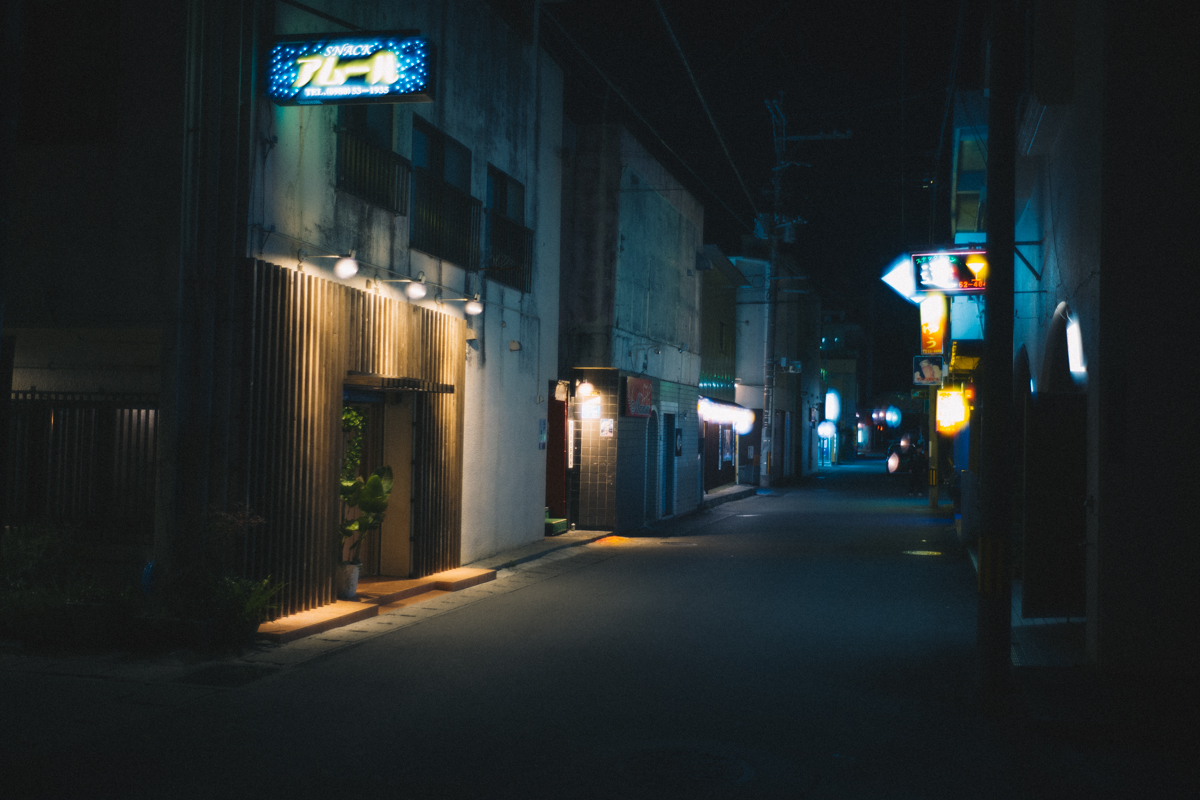 名護の裏路地。相変わらず静か｜Leica M10 + Summilux 35mm f1.4