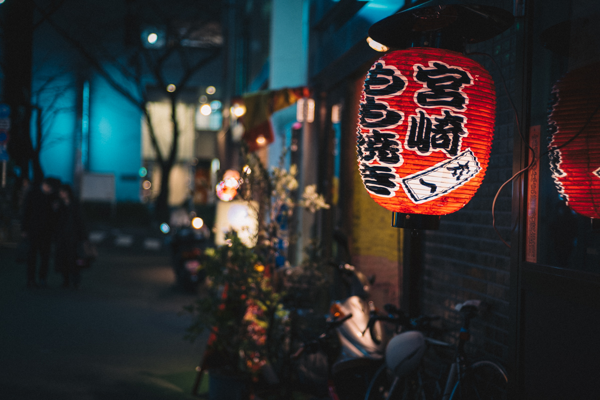 被写体は赤ちょうちんばかり｜Leica M10 + C Sonnar T 1.5/50 ZM