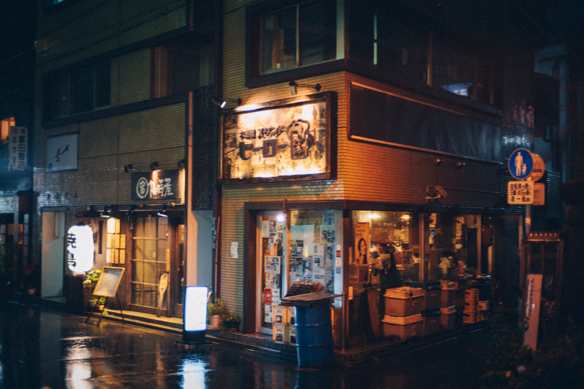 水道橋駅の名店スタンドヒーロー｜Leica M10 + C Sonnar T 1.5/50 ZM