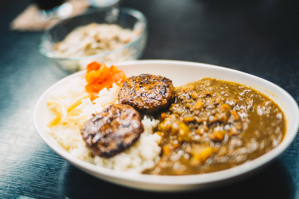 くじゃくカレー。美味い！｜Leica M10 + C Sonnar T 1.5/50 ZM