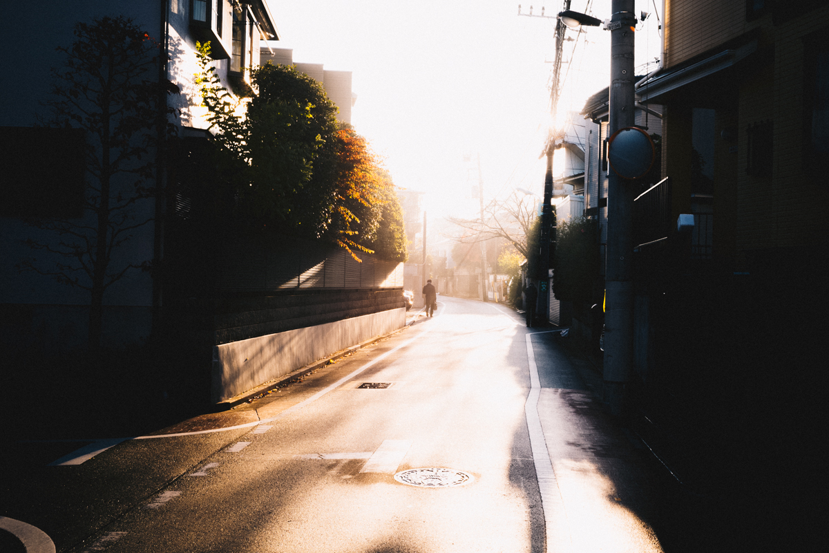 強烈な西日の中を五反田へ ｜Leica M10 + Summilux 35mm f1.4 