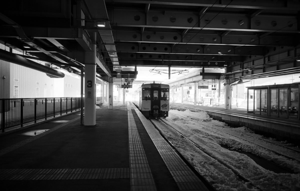 新庄から最上川ラインに乗って｜Leica M3 + SUMMARON-M f5.6/28mm + ILFORD HP5 PLUS