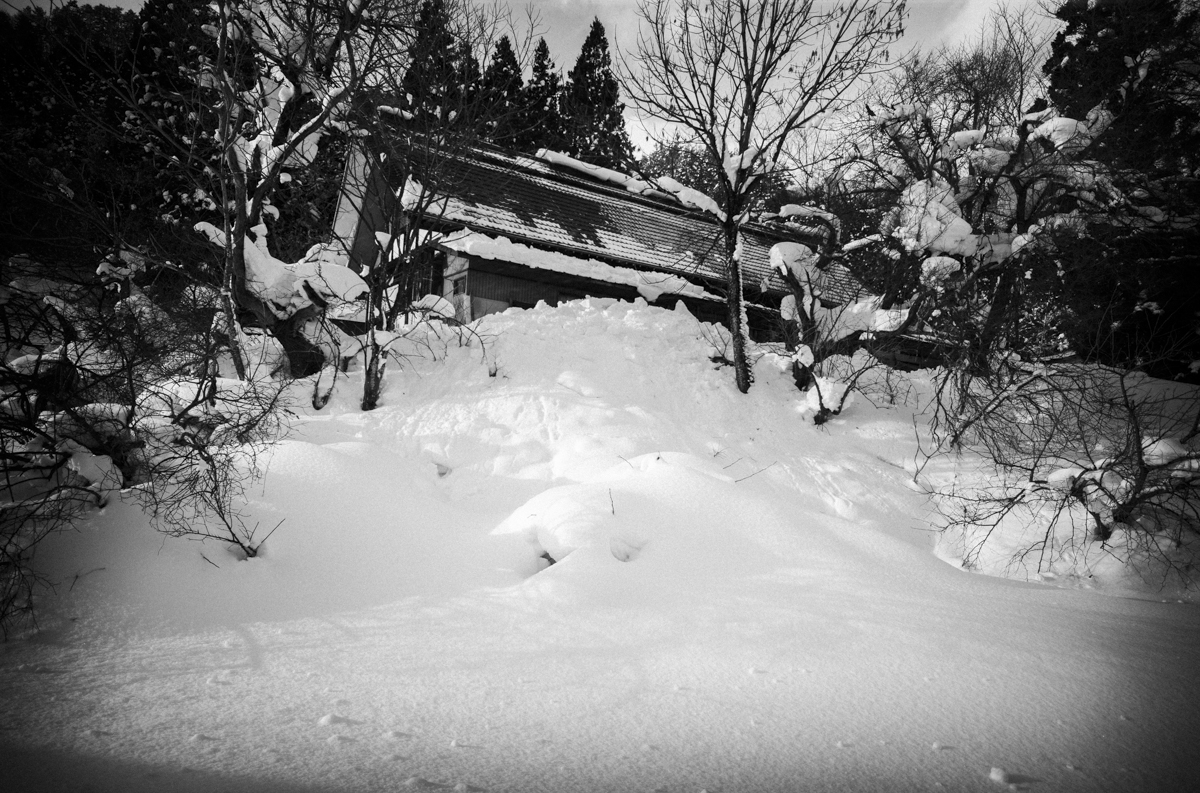 北国の内陸、凄い雪だ・・・｜Leica M10 Monochrom + C Biogon T* 4.5/21 ZM
