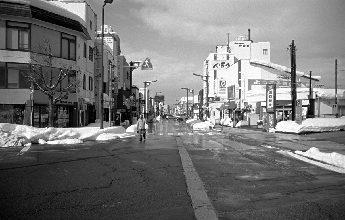 新庄に到着｜Leica M3 + SUMMARON-M f5.6/28mm + ILFORD HP5 PLUS