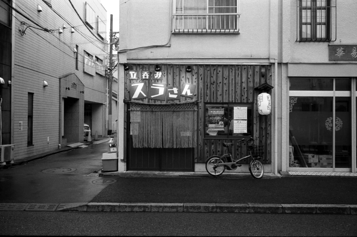 立呑みスラさんに着きました｜Leica M5 + Summilux 35mm f1.4 + MARIX 400