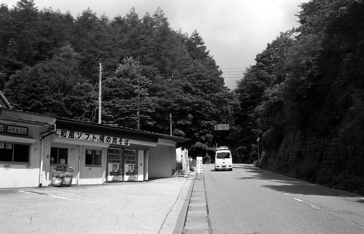 東京と山梨の県境・柳沢峠｜Rollei 35S + MARIX 400