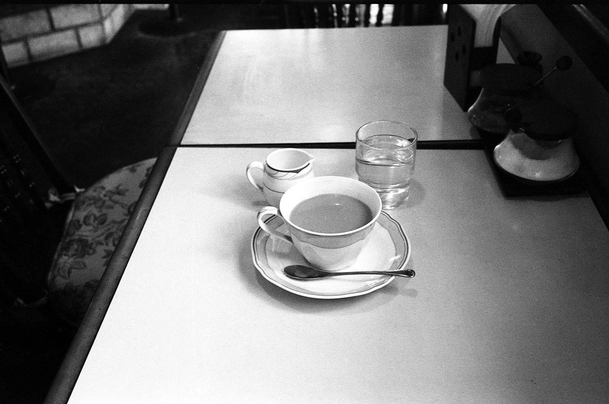 コーヒーも素晴らしい|Leica M3 + Summicron 35mm f/2 Goggles + Marix 400