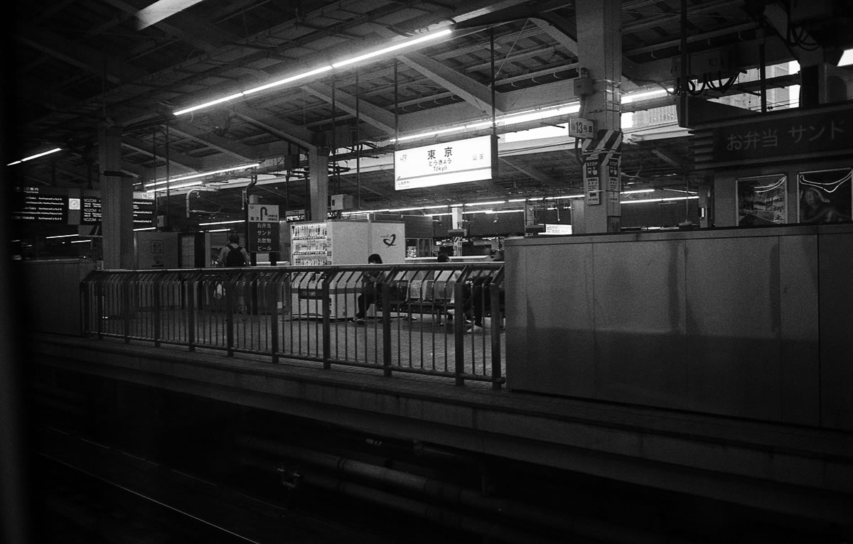 Leica M5をカバンに詰めて大阪へ行きます｜Leica M5 + Summilux 35mm f1.4 + ILFORD HP5 PLUS