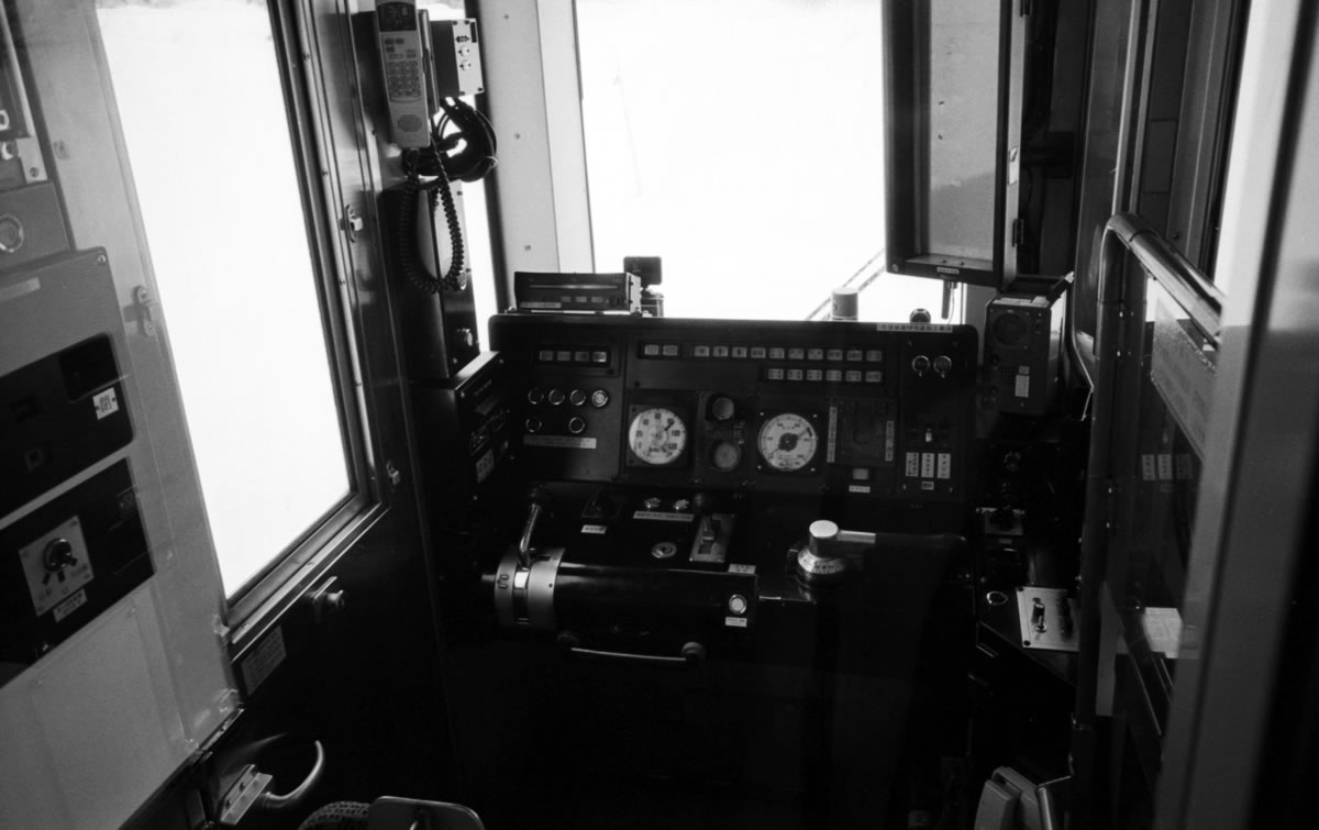 最上川ラインの操縦席｜Leica M3 + SUMMARON-M f5.6/28mm + ILFORD HP5 PLUS
