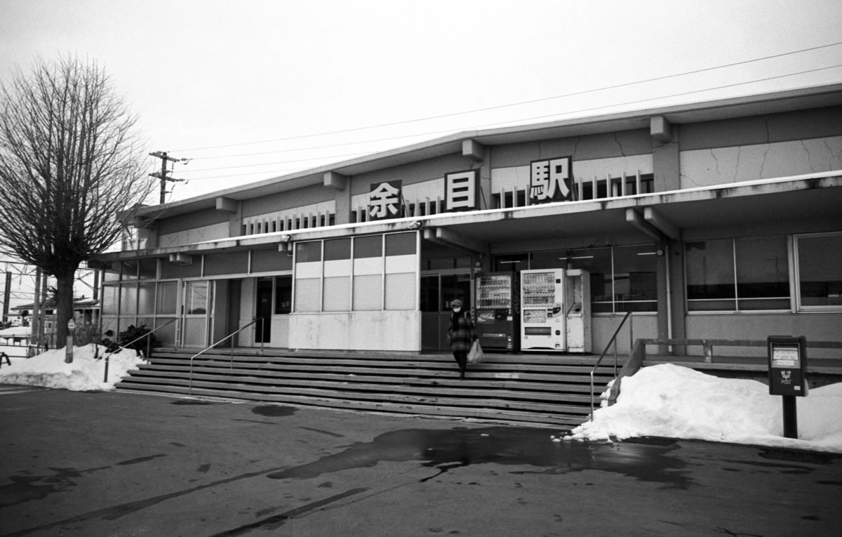 余目駅｜Leica M3 + SUMMARON-M f5.6/28mm + ILFORD HP5 PLUS