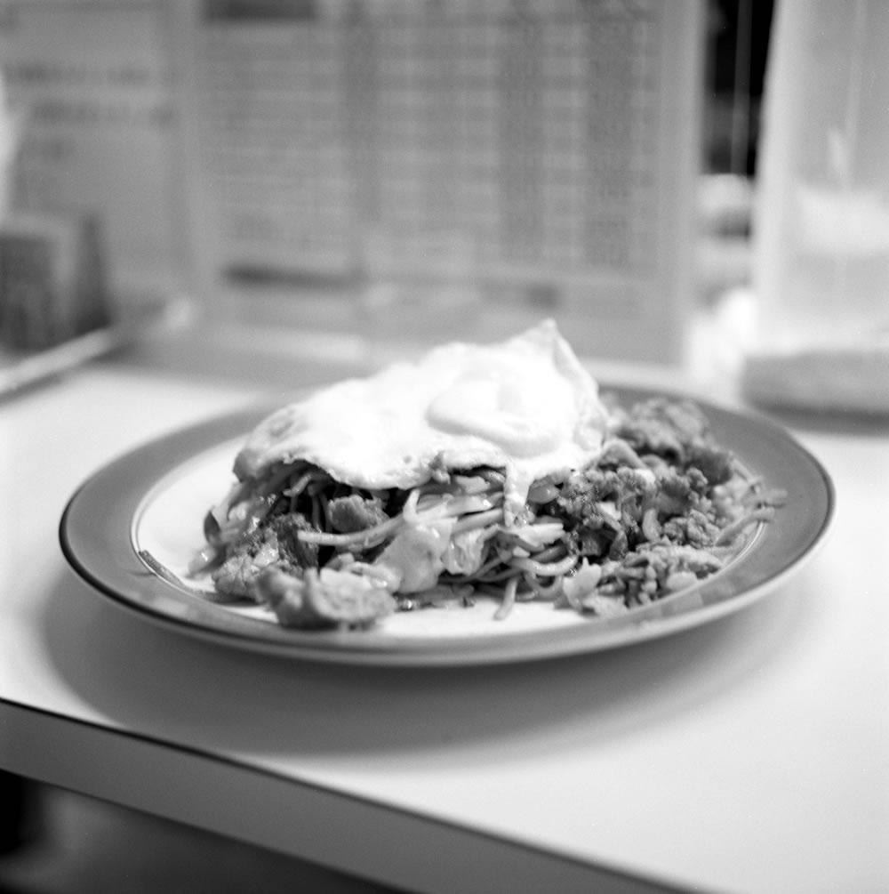 元祖宇都宮焼きそば！ これはモチモチで美味しい！｜ROLLEIFLEX 3.5F + Rolleinar 1 Bay II + Kentmere 400