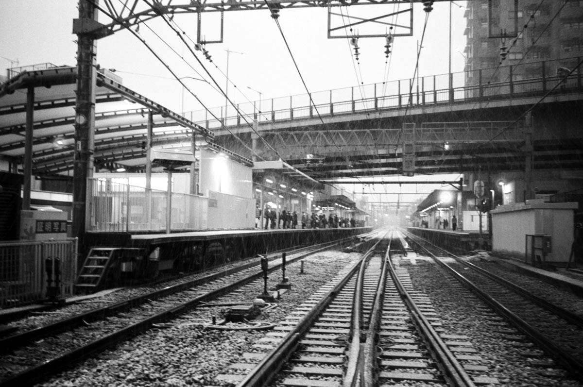 電車は動いているだろうか？｜Leica M3 + Summaron 35mm F3.5 with goggles + Marix 400