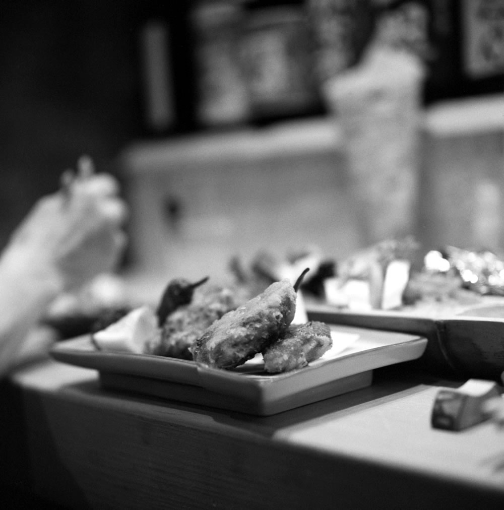 料理のすべてが目白クオリティを超えてる(◎_◎;)｜ROLLEIFLEX 2.8F + Rolleinar 1 Bay III + Fomapan 400 Action