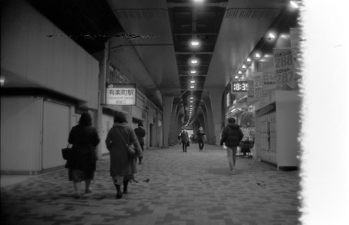 東京には美味しいお店がいっぱいだ｜Leica M5 + Canon 35mm F1.5 + Fomapan 400 Action