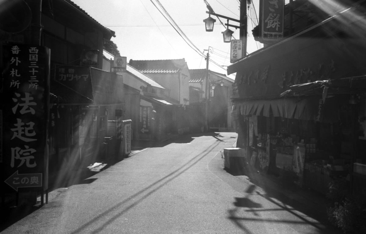 長谷寺はどことなく島時間が流れている｜Leica M5 + Summaron 35mm F3.5 with goggles + Fomapan200 Creative