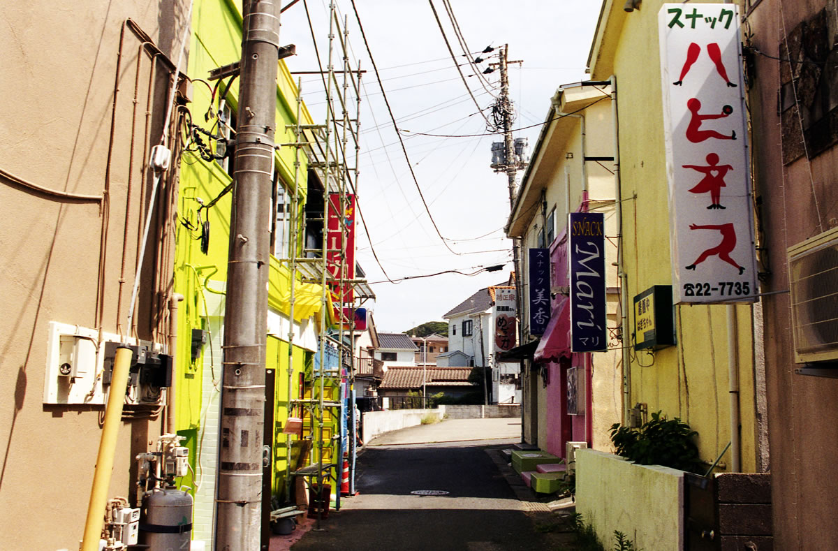 昼の銚子は静かだ|Nikon F3 Limited + AI Nikkor 35mm f/1.4S + KODAK ColorPlus 200