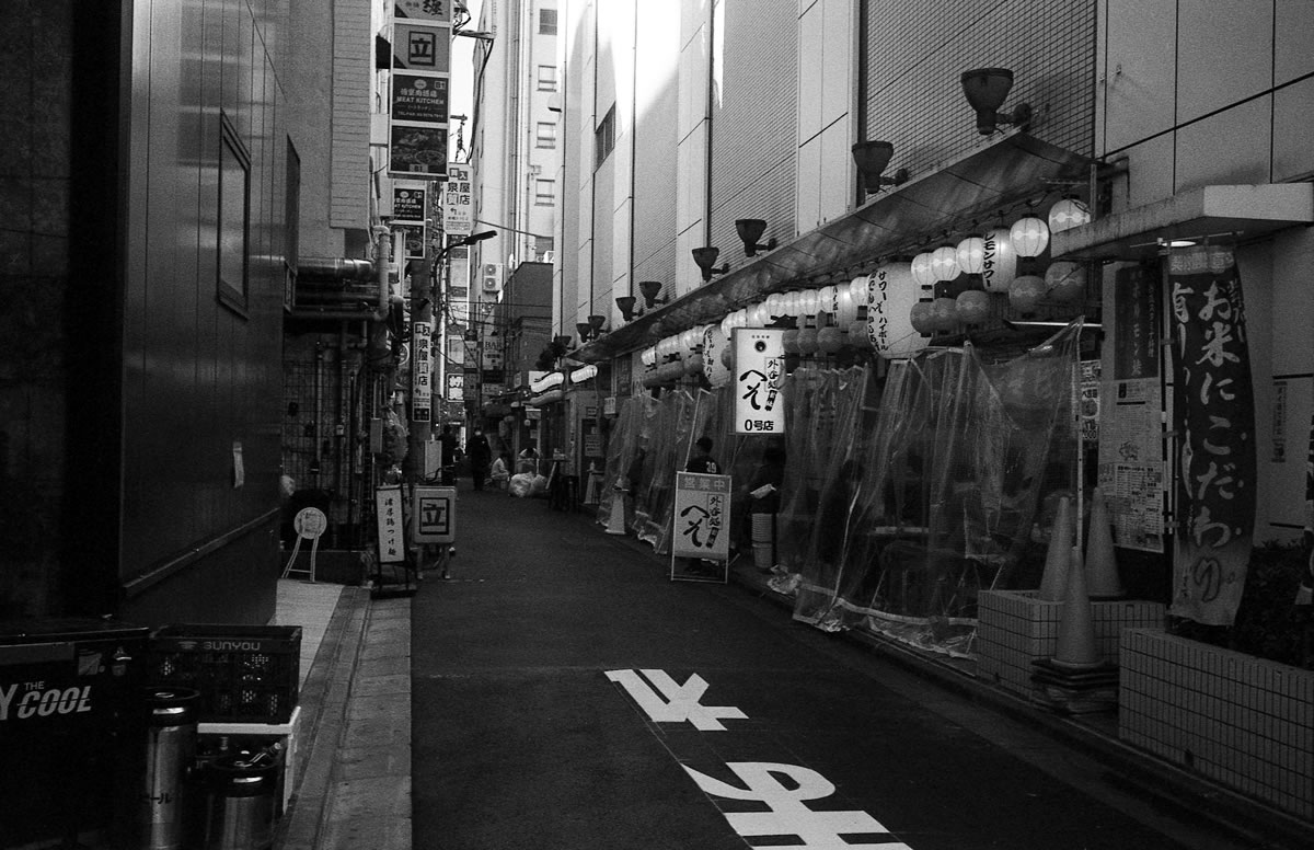 唯一やっていたお店は・・・パスしてしまった｜Leica M3 + Summaron 35mm F3.5 with goggles + Fomapan 400 Action