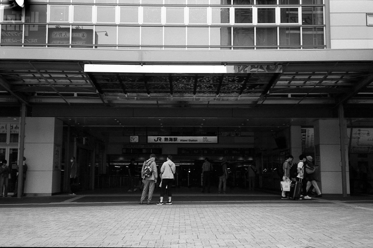 ローライ片手に熱海へ来ました｜Rollei 35S + MARIX 400