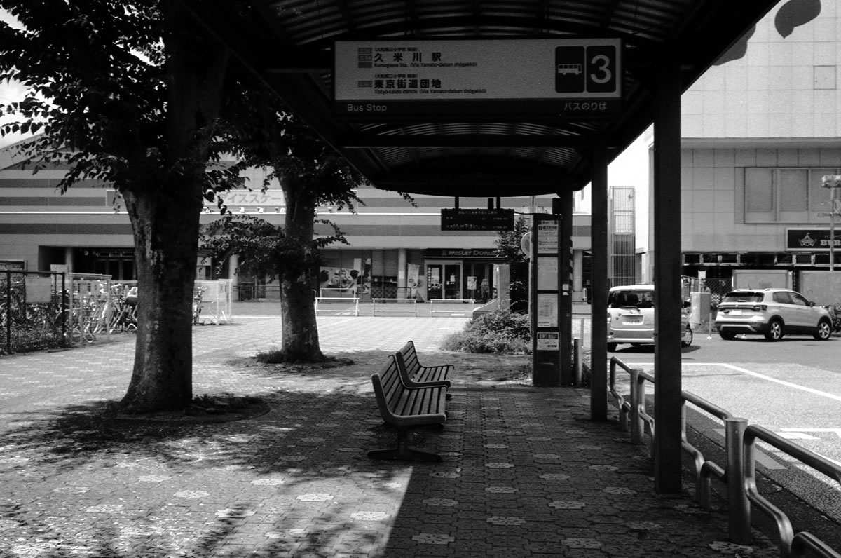 東大和駅からはバスで移動｜Leica M3 + Summaron 35mm F3.5 with goggles + Marix 400