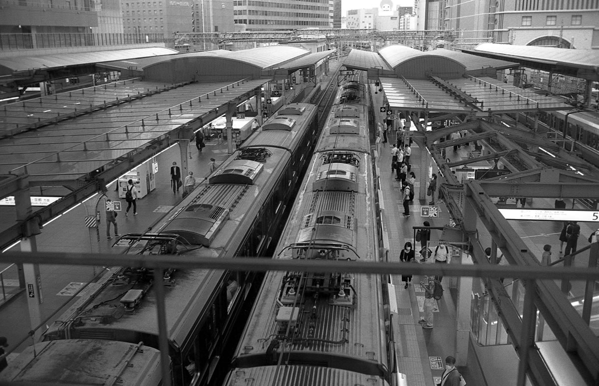 大阪駅に着きました｜Leica M5 + Summilux 35mm f1.4 + ILFORD HP5 PLUS