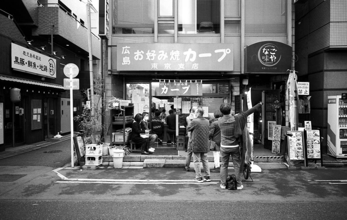 無念、カープは超満員｜Leica M3 + SUMMARON-M f5.6/28mm + ILFORD HP5 PLUS