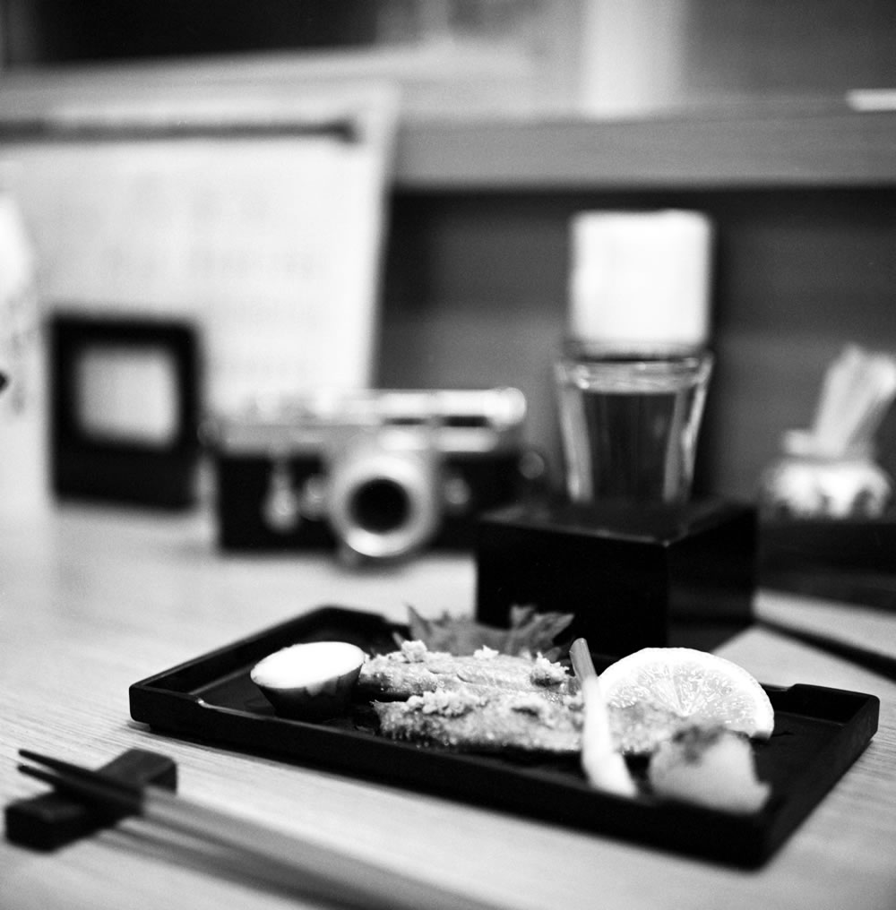 いわし料理がこんなに美味しかったとは｜ROLLEIFLEX 2.8F + Rolleinar 1 Bay III + ILFORD HP5 PLUS