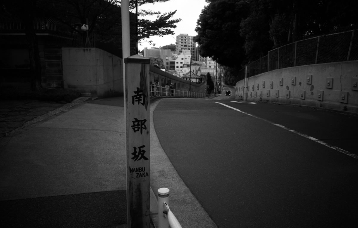 南部坂｜Leica M3 + SUMMARON-M f5.6/28mm + Fomapan 200 Creative