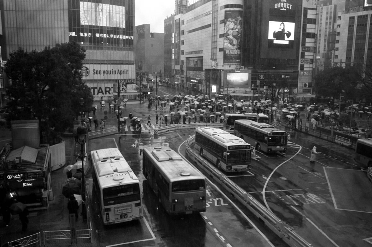 みぞれ模様の渋谷を出発｜Leica M3 + Summaron 35mm F3.5 with goggles + Marix 400