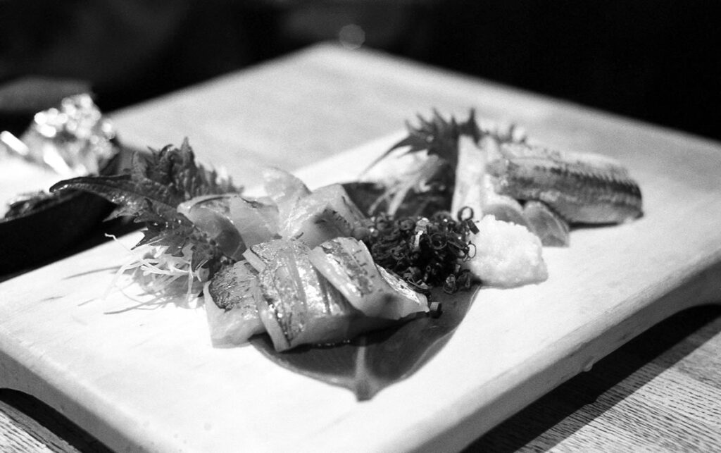 海鮮山のイワシが凄い|Leica M3 + DR Summicron 1:2/50mm + Fomapan 400 Action