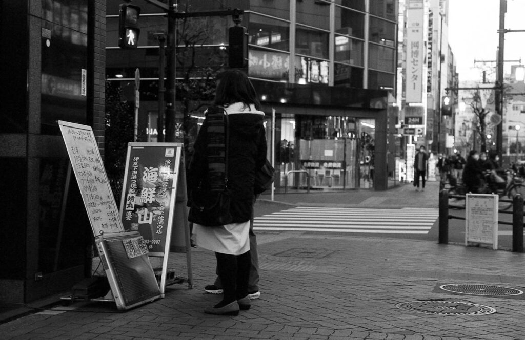 海鮮山、開店前から行列が!|Leica M3 + DR Summicron 1:2/50mm + Fomapan 400 Action