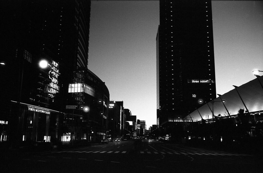 元旦にお店探しは難しい|Leica M5 + DR Summicron 1:2/50mm + Fomapan 400 Action