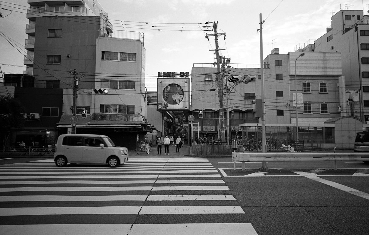 通天閣を見に行きます｜Leica M5 + C Biogon T* 4.5/21 ZM + ILFORD HP5 PLUS