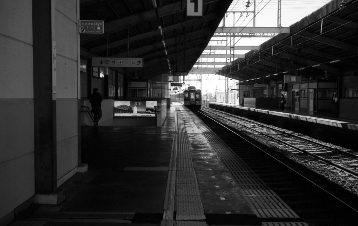 筒井駅に到着｜Leica M5 + Summaron 35mm F3.5 with goggles + Fomapan200 Creative