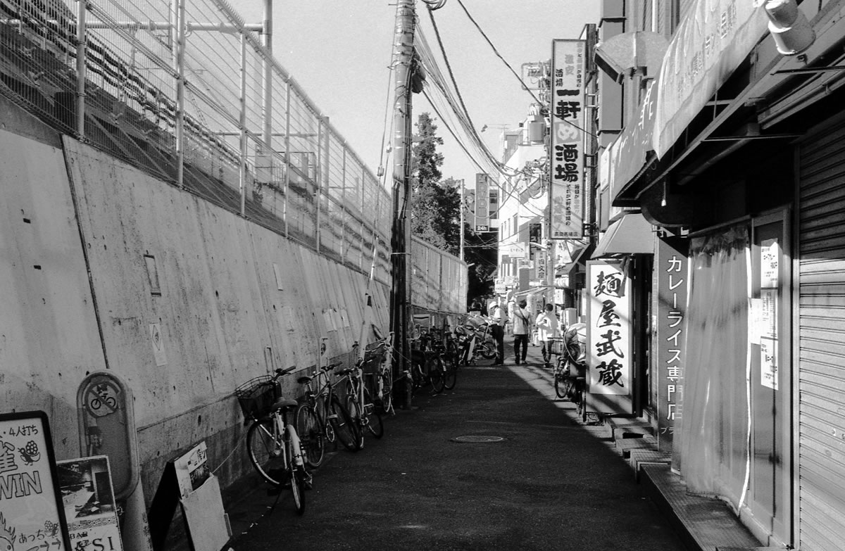 馬場の路地｜Rollei 35S + MARIX 400