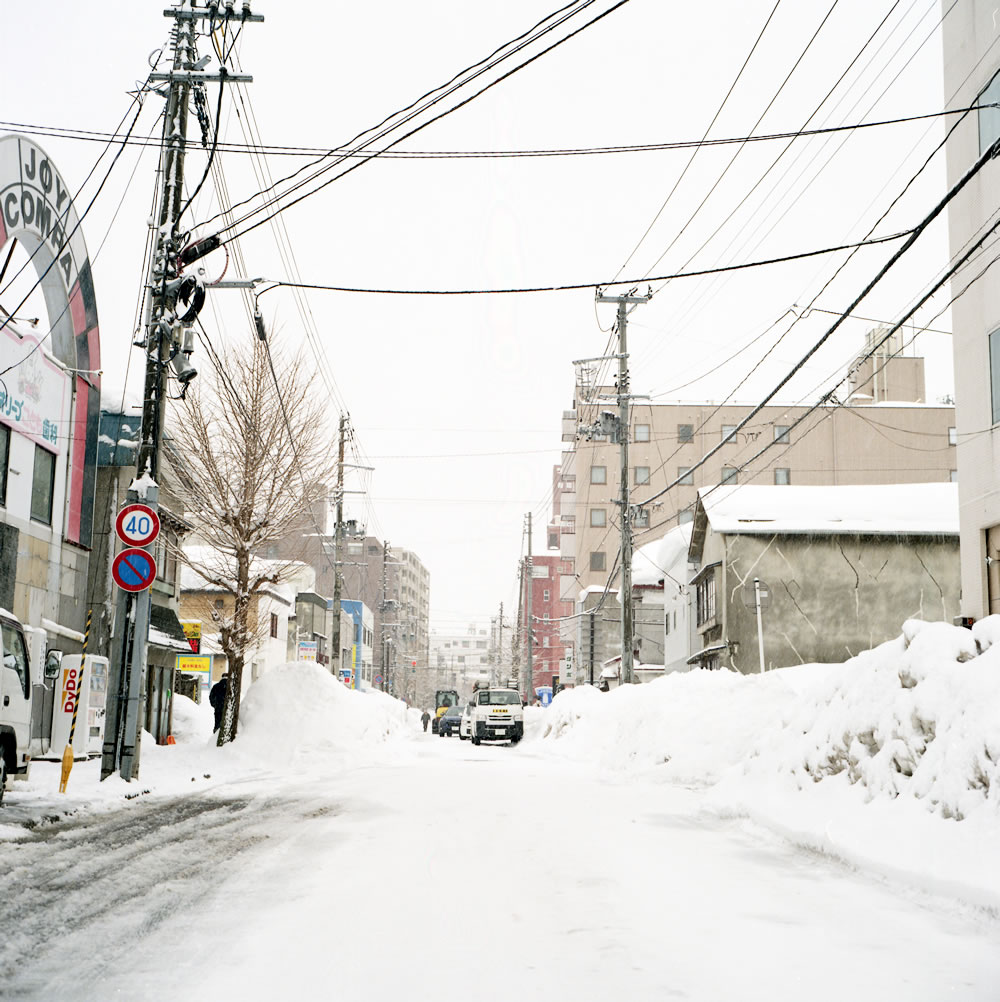 市内の雪も凄い積もりっぷり｜ROLLEIFLEX 3.5F + KODAK GOLD 200