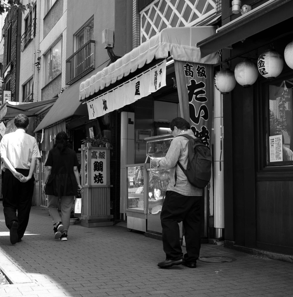 たい焼き御三家の柳屋も記録に留めます｜ROLLEIFLEX 2.8F + Kentmere 400