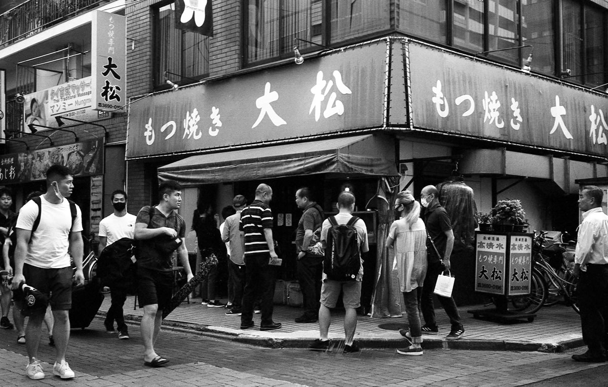 もつ焼き大松も気になるお店｜Rollei 35S + MARIX 400