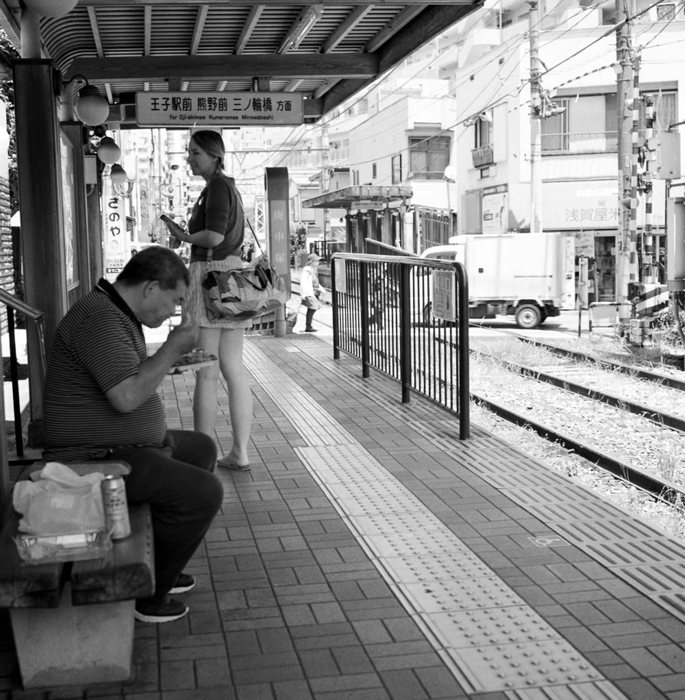 もうすぐランチタイムです｜ROLLEIFLEX 2.8F + Fomapan 400 Action